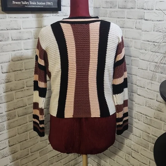 Womens Vneck SZ M Sweater - Picture 2 of 7